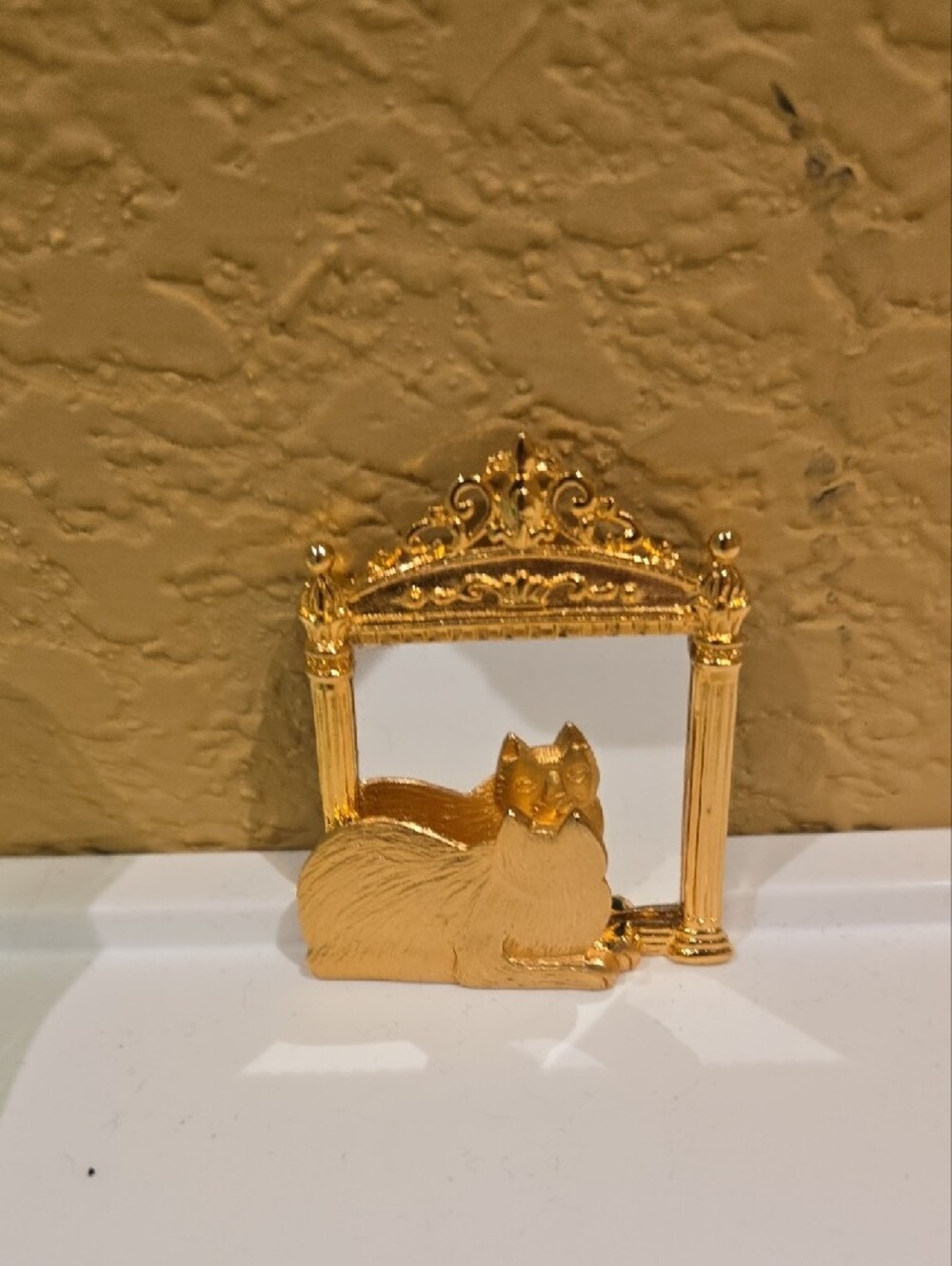 Gold Cat Mirror Broach/Pin Decorative - Gold Cat Accent
